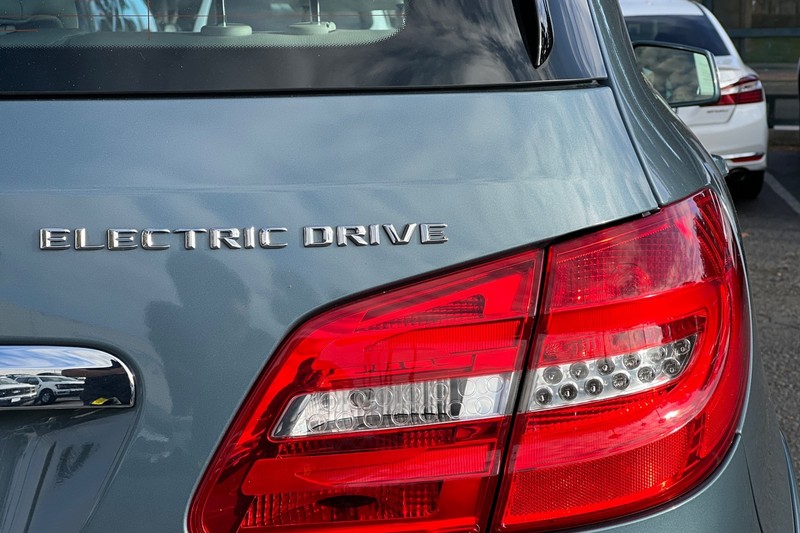 Mercedes-Benz B-Class Vehicle Full-screen Gallery Image 27