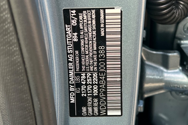 Mercedes-Benz B-Class Vehicle Full-screen Gallery Image 28