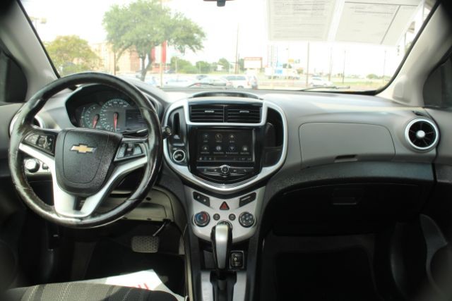 Chevrolet Sonic Vehicle Image 09