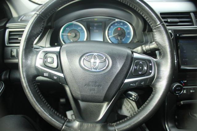 Toyota Camry Hybrid Vehicle Image 10