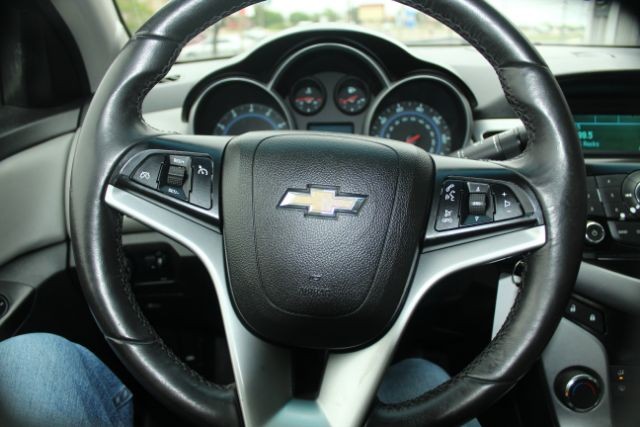 Chevrolet Cruze Vehicle Image 10