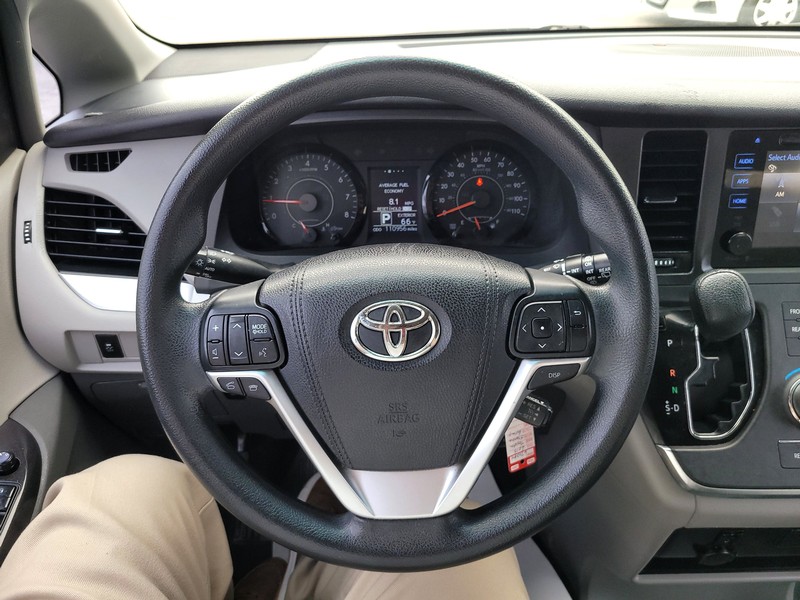 Toyota Sienna Vehicle Image 15