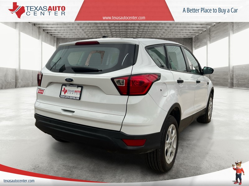Ford Escape Vehicle Full-screen Gallery Image 7