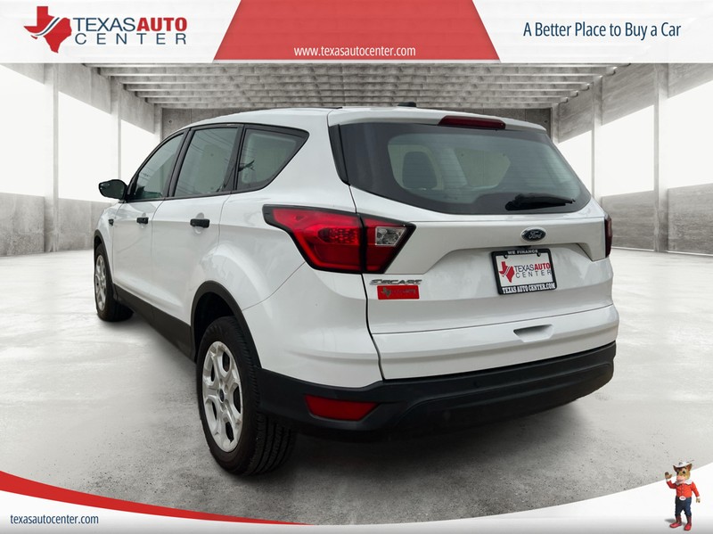 Ford Escape Vehicle Full-screen Gallery Image 8