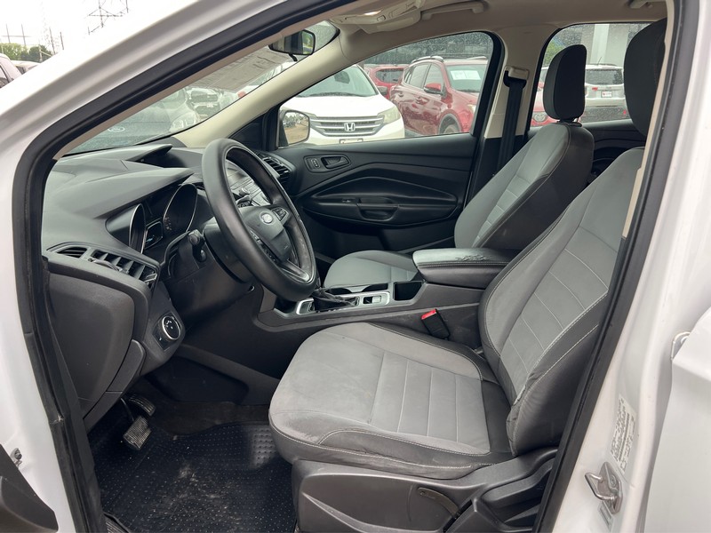 Ford Escape Vehicle Full-screen Gallery Image 9
