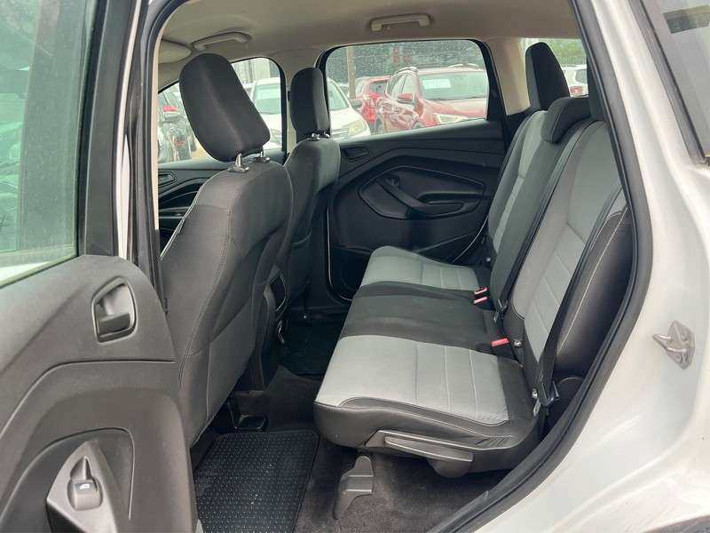 Ford Escape Vehicle Full-screen Gallery Image 10