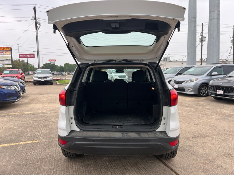Ford Escape Vehicle Full-screen Gallery Image 11