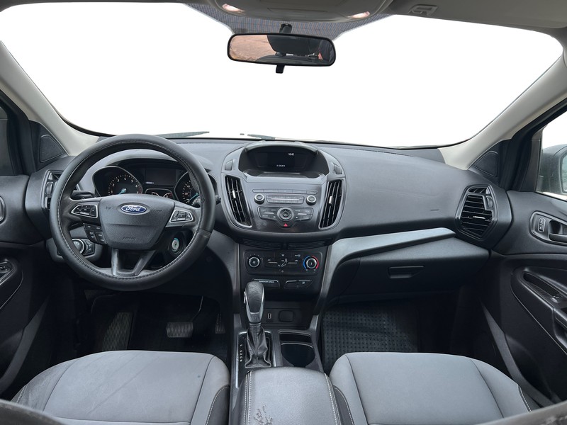 Ford Escape Vehicle Full-screen Gallery Image 15