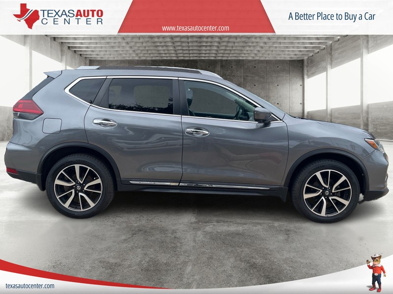 Nissan Rogue Vehicle Full-screen Gallery Image 3