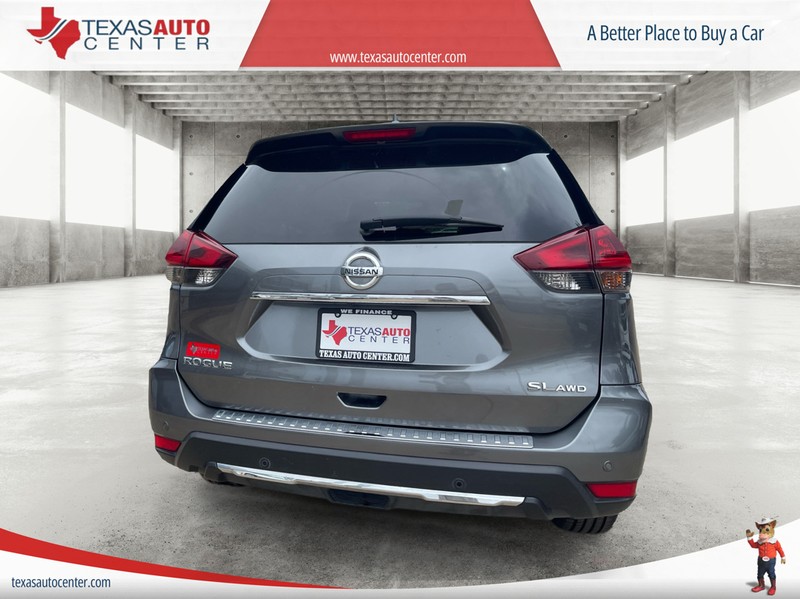 Nissan Rogue Vehicle Full-screen Gallery Image 4