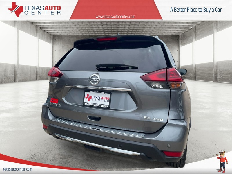 Nissan Rogue Vehicle Full-screen Gallery Image 5