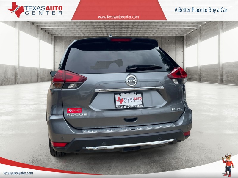 Nissan Rogue Vehicle Full-screen Gallery Image 6