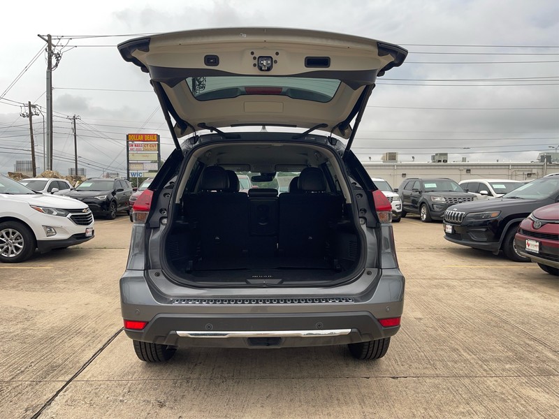 Nissan Rogue Vehicle Full-screen Gallery Image 9