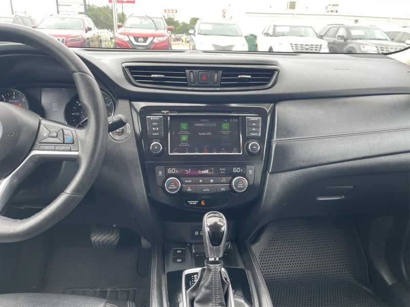 Nissan Rogue Vehicle Full-screen Gallery Image 10