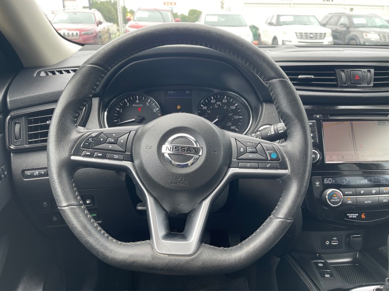 Nissan Rogue Vehicle Full-screen Gallery Image 12