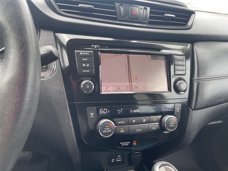 Nissan Rogue Vehicle Full-screen Gallery Image 15