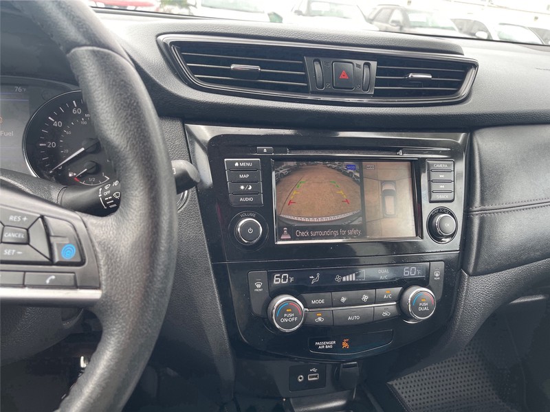 Nissan Rogue Vehicle Full-screen Gallery Image 16