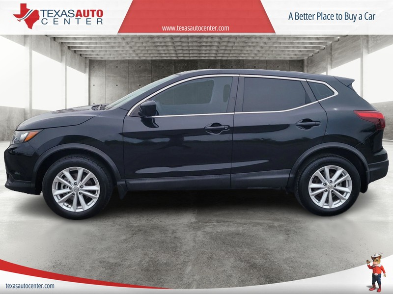 Nissan Rogue Sport Vehicle Full-screen Gallery Image 5