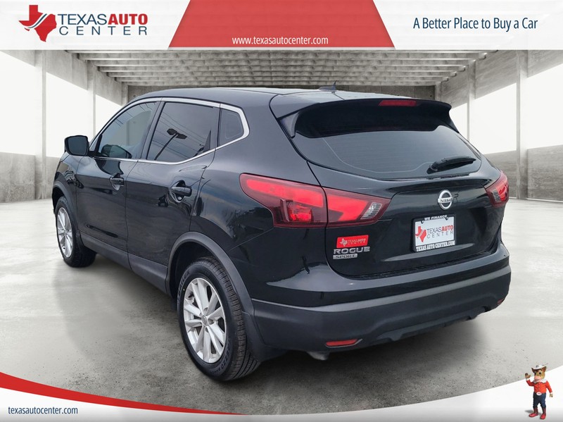 Nissan Rogue Sport Vehicle Full-screen Gallery Image 8