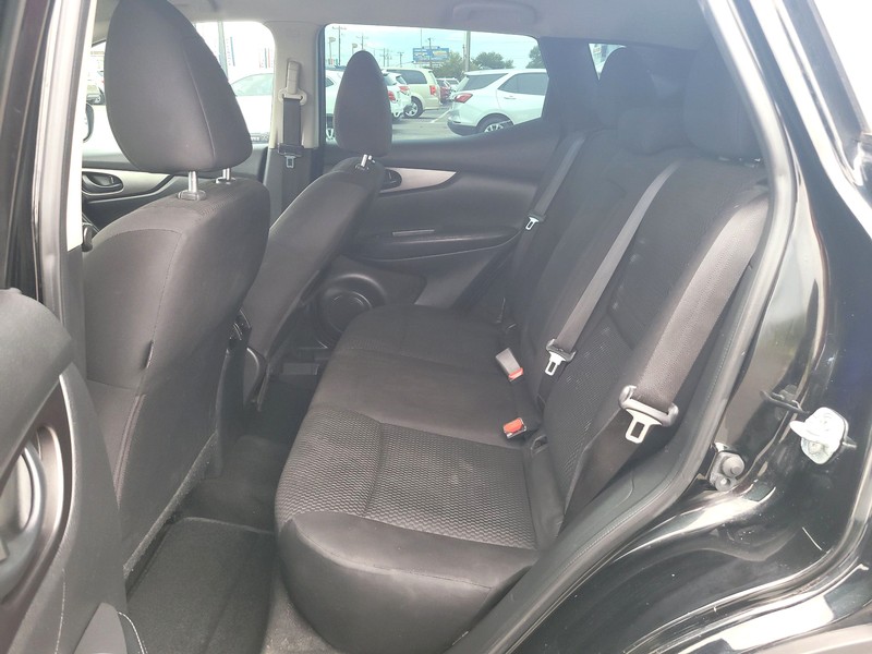 Nissan Rogue Sport Vehicle Full-screen Gallery Image 10