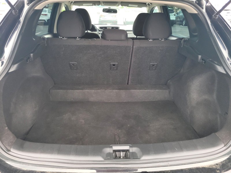 Nissan Rogue Sport Vehicle Full-screen Gallery Image 11