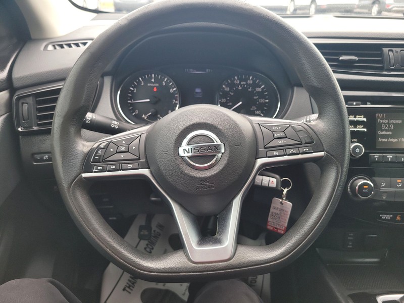 Nissan Rogue Sport Vehicle Full-screen Gallery Image 14