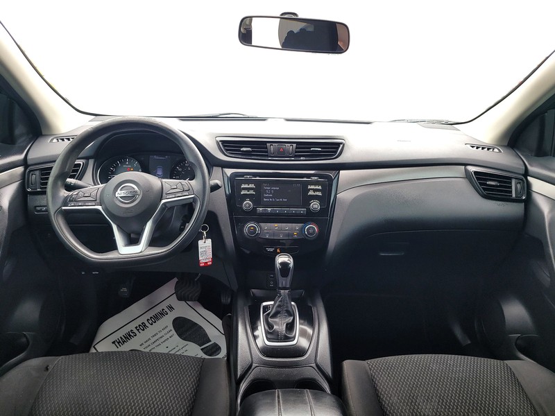 Nissan Rogue Sport Vehicle Full-screen Gallery Image 16