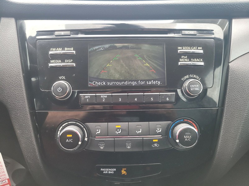 Nissan Rogue Sport Vehicle Full-screen Gallery Image 17