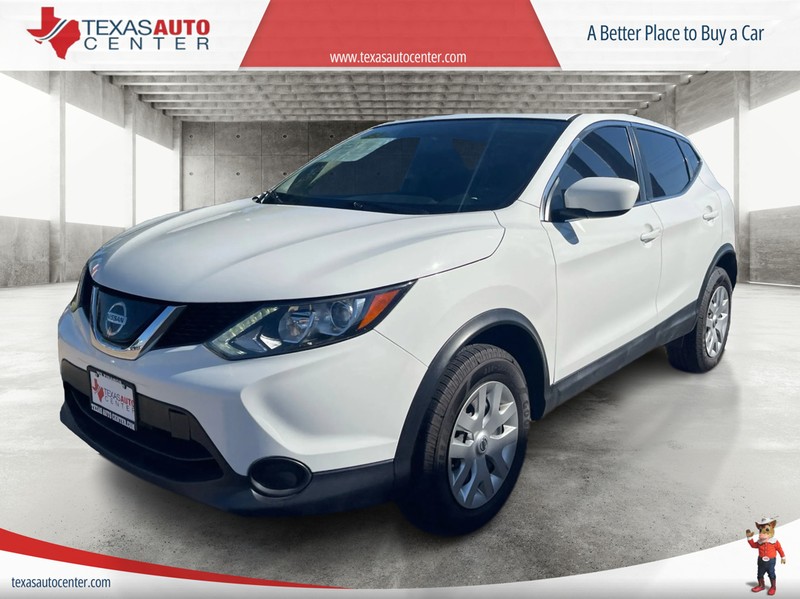 Nissan Rogue Sport Vehicle Full-screen Gallery Image 2