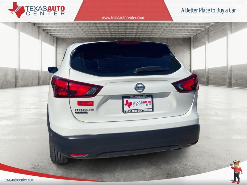 Nissan Rogue Sport Vehicle Full-screen Gallery Image 7