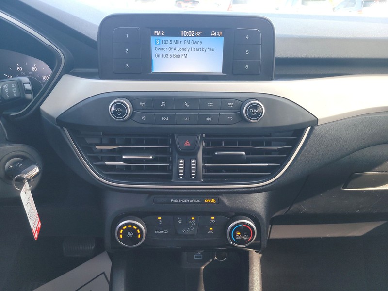 Ford Escape Vehicle Full-screen Gallery Image 12