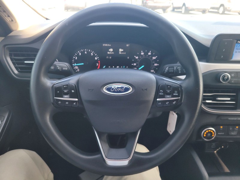 Ford Escape Vehicle Full-screen Gallery Image 14