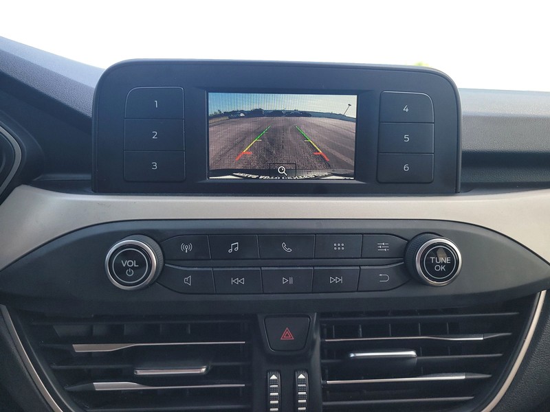 Ford Escape Vehicle Full-screen Gallery Image 17