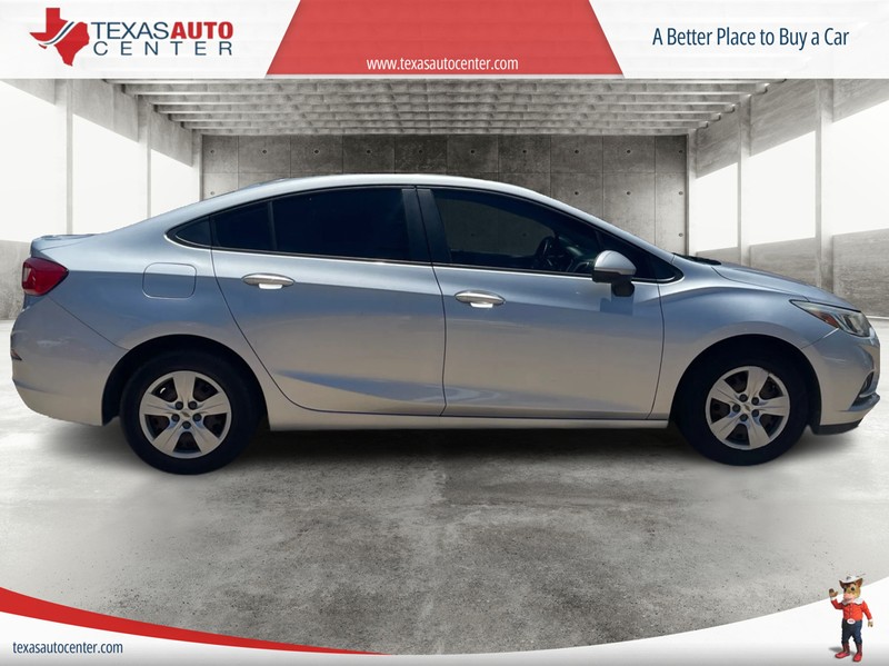 Chevrolet Cruze Vehicle Full-screen Gallery Image 4