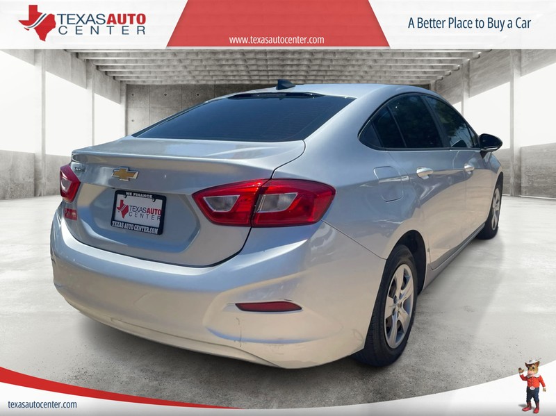 Chevrolet Cruze Vehicle Full-screen Gallery Image 6