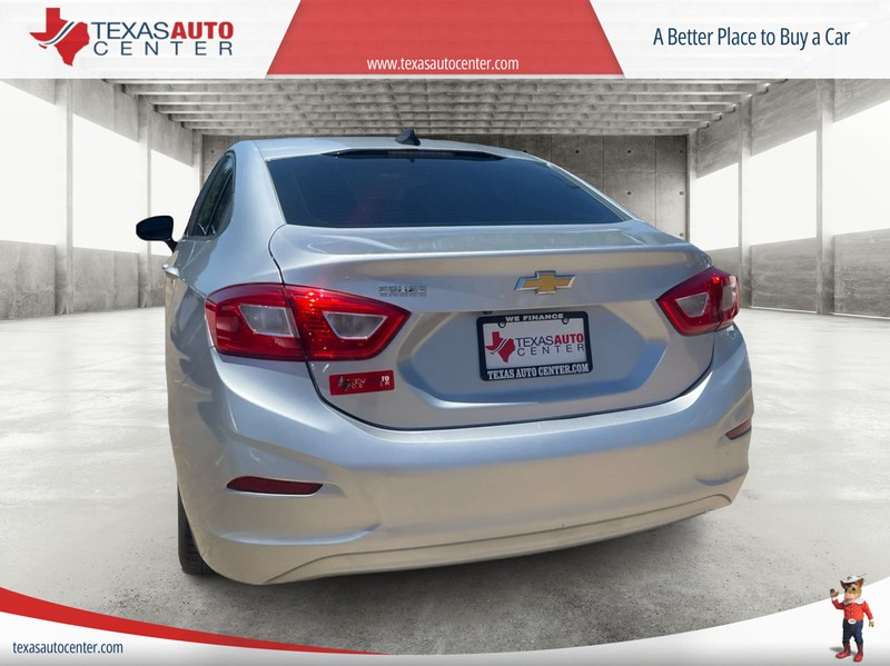 Chevrolet Cruze Vehicle Full-screen Gallery Image 7