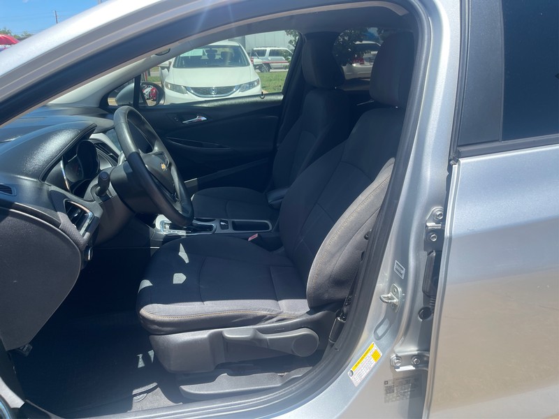 Chevrolet Cruze Vehicle Full-screen Gallery Image 8