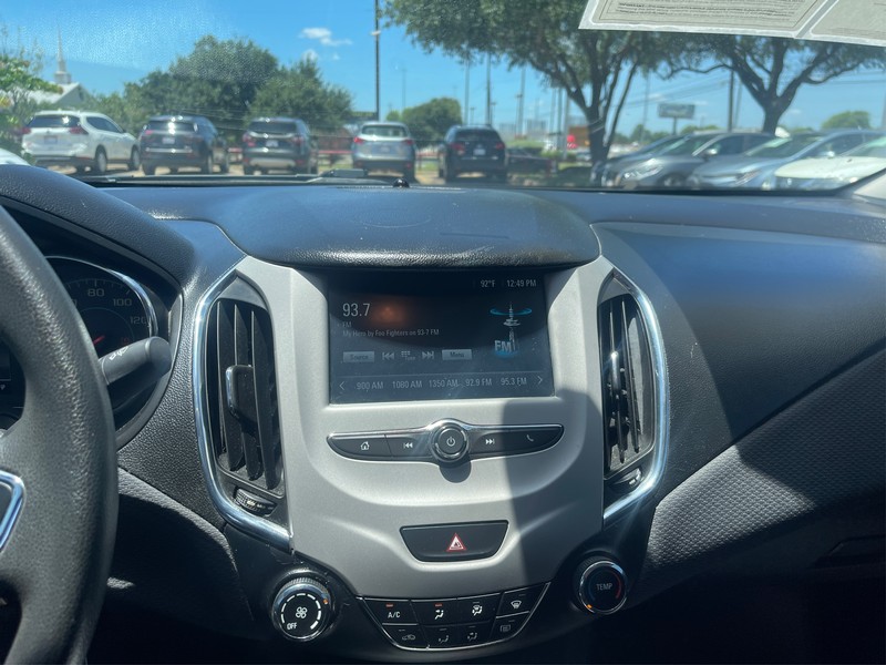 Chevrolet Cruze Vehicle Full-screen Gallery Image 11