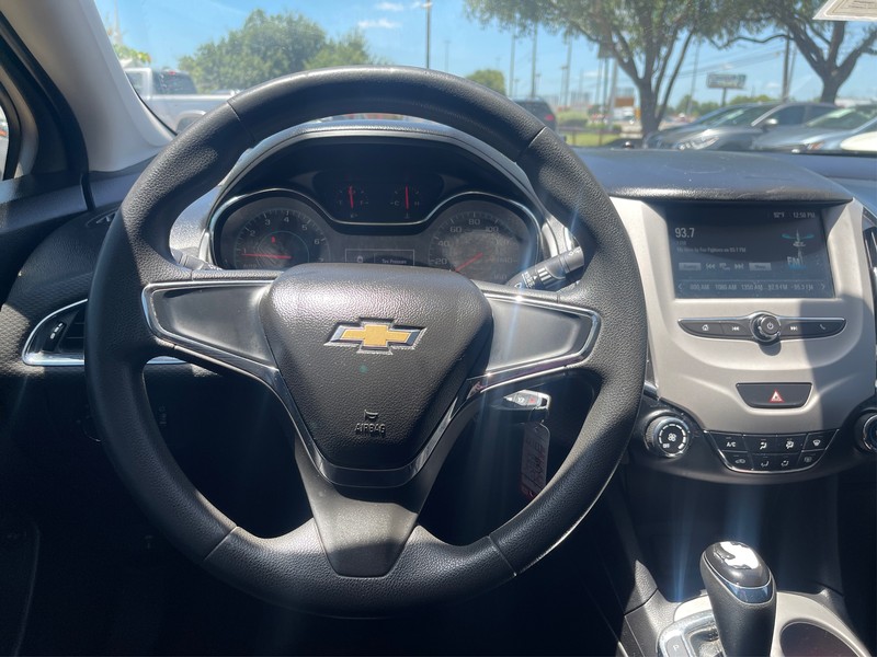 Chevrolet Cruze Vehicle Full-screen Gallery Image 13