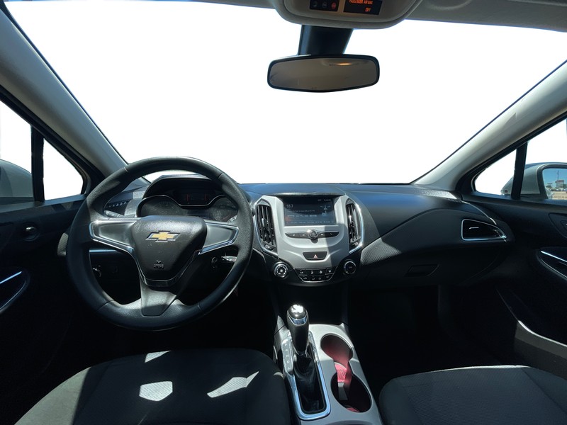 Chevrolet Cruze Vehicle Full-screen Gallery Image 14