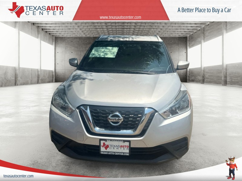 Nissan Kicks Vehicle Full-screen Gallery Image 3