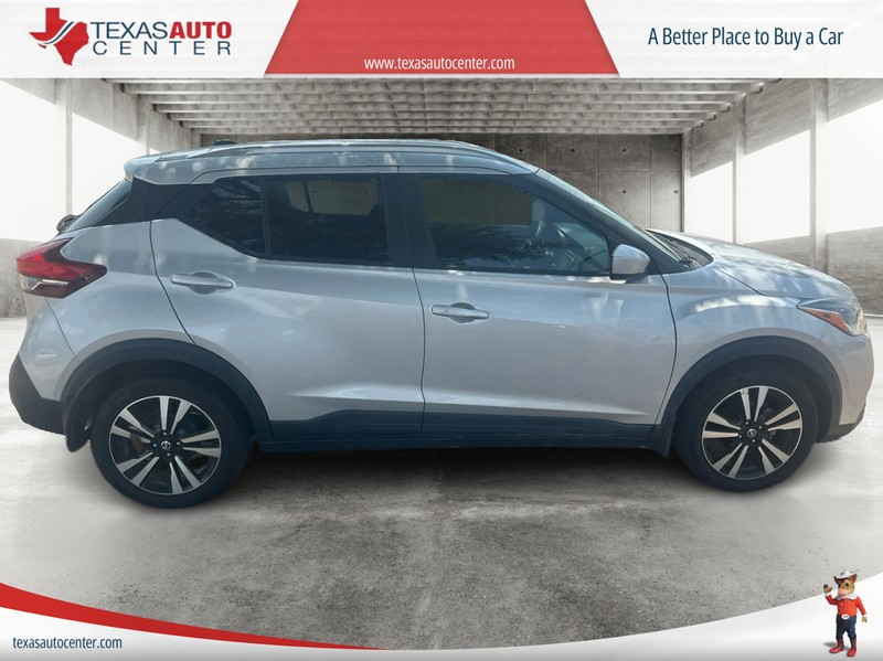 Nissan Kicks Vehicle Full-screen Gallery Image 4