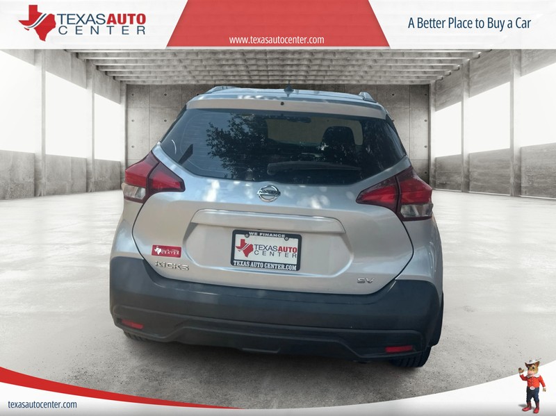 Nissan Kicks Vehicle Full-screen Gallery Image 5