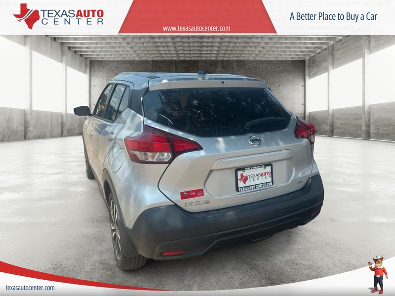 Nissan Kicks Vehicle Full-screen Gallery Image 7