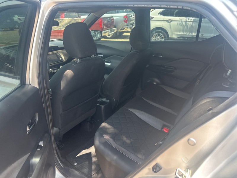 Nissan Kicks Vehicle Full-screen Gallery Image 9