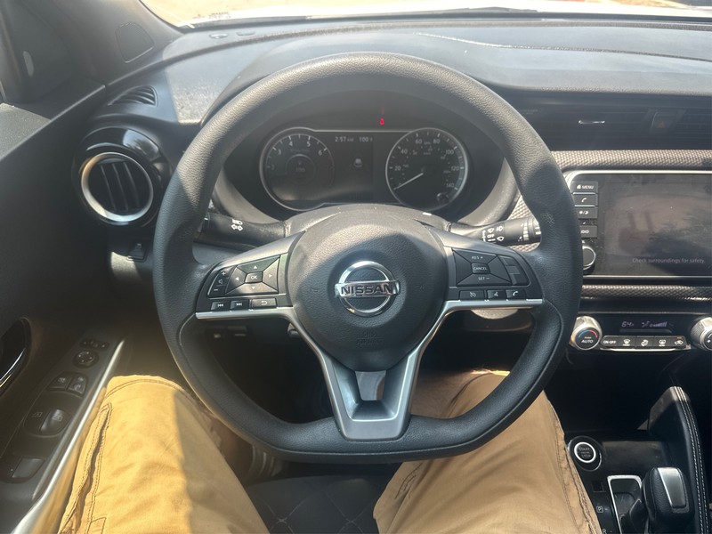 Nissan Kicks Vehicle Full-screen Gallery Image 13