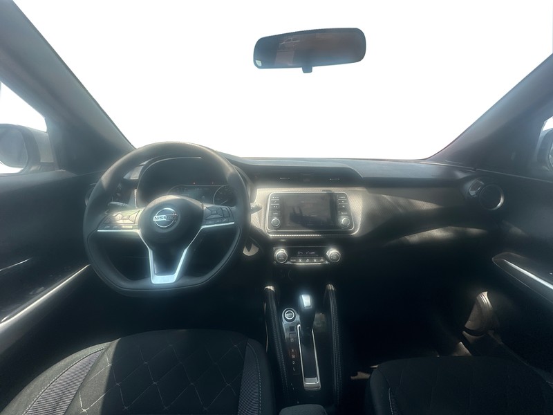 Nissan Kicks Vehicle Full-screen Gallery Image 14