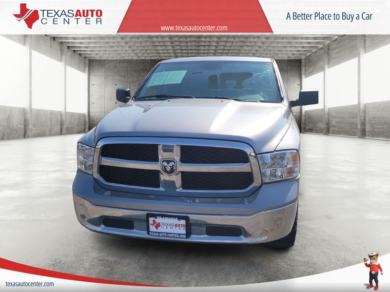 Ram 1500 Classic Vehicle Full-screen Gallery Image 3