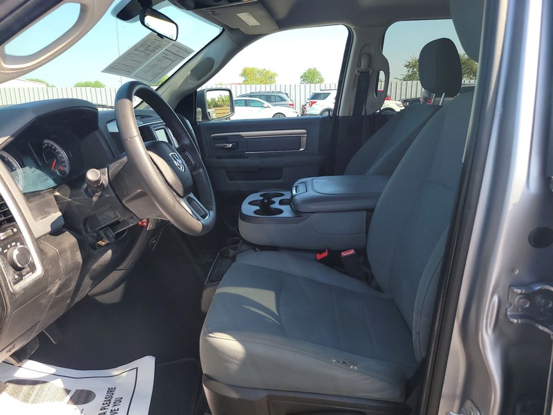 Ram 1500 Classic Vehicle Full-screen Gallery Image 9