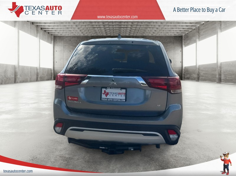 Mitsubishi Outlander Vehicle Full-screen Gallery Image 6